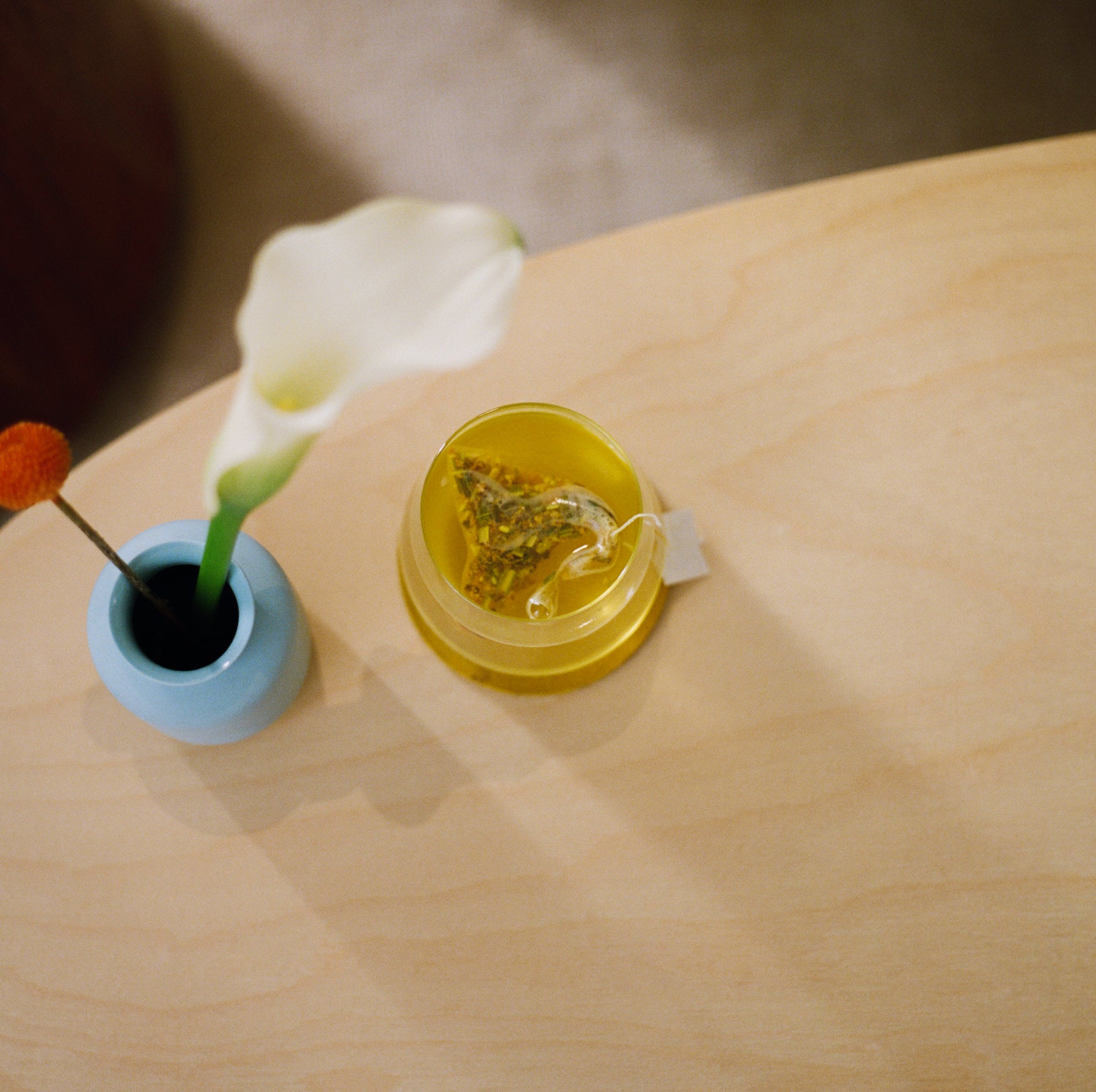 Ginger_Turmeric_sachet_bushwick_tea_angle.jpg